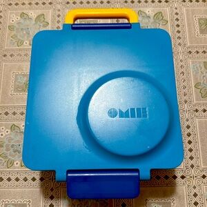 Omie lunch box